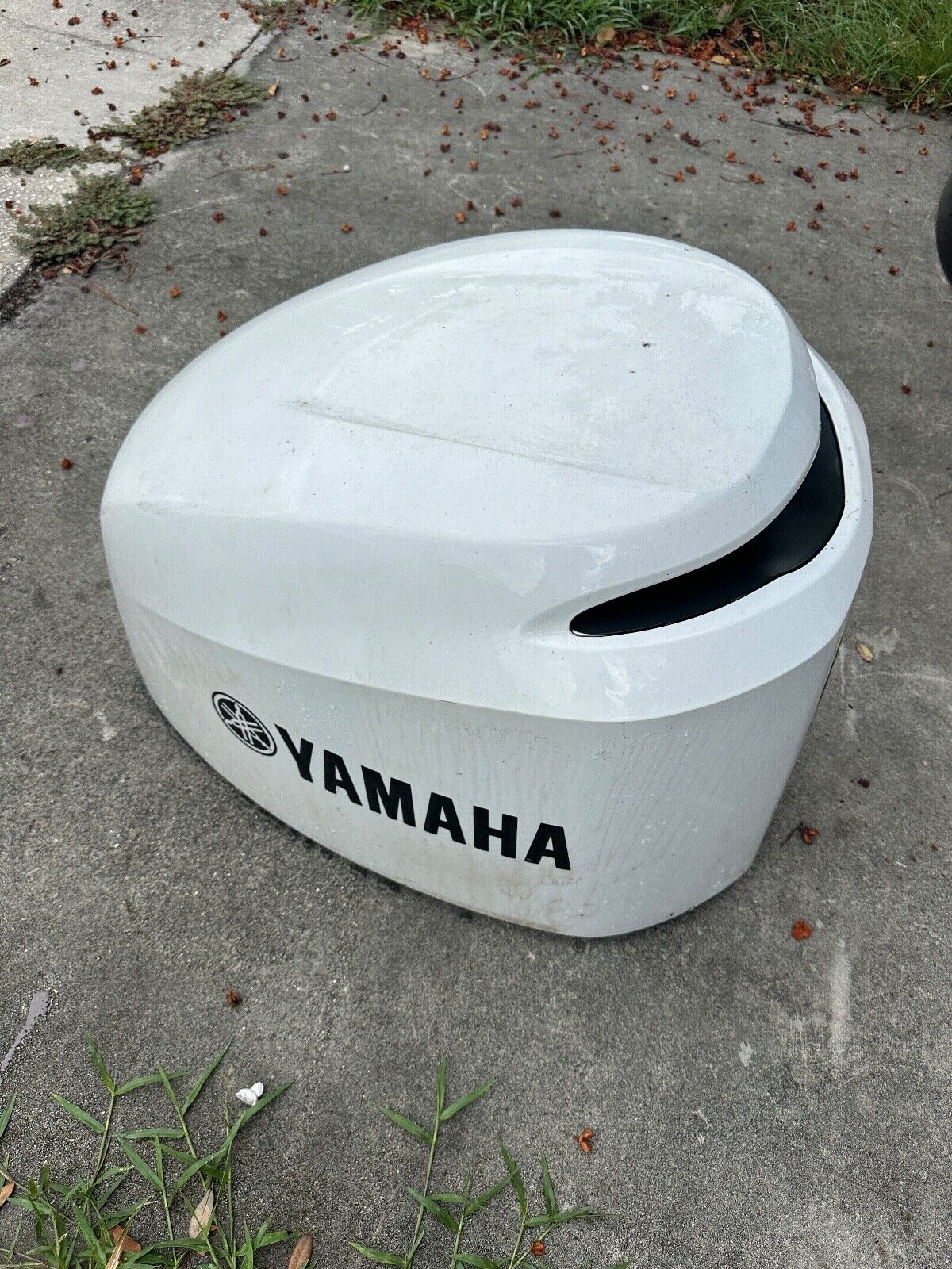 2005 Yamaha 250hp 4 stroke 3.3L outboard top cowling White