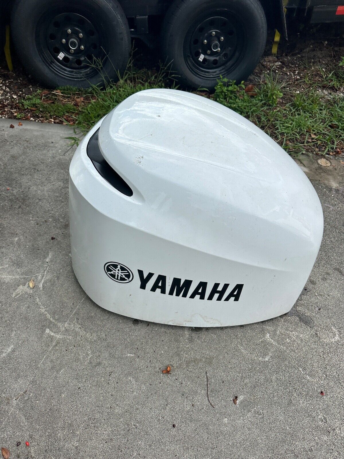 2005 Yamaha 250hp 4 stroke 3.3L outboard top cowling White